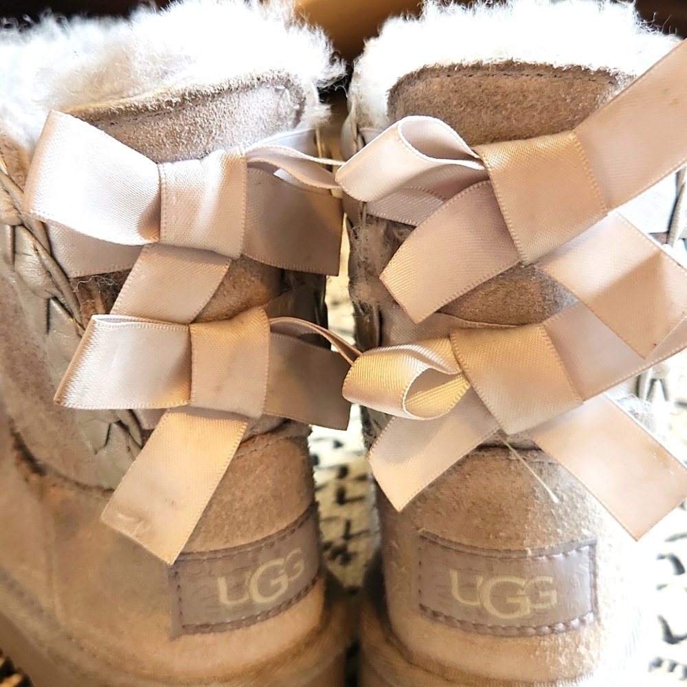 UGG Bailey Bow boots Grey SIZE 6 - Picture 3 of 4